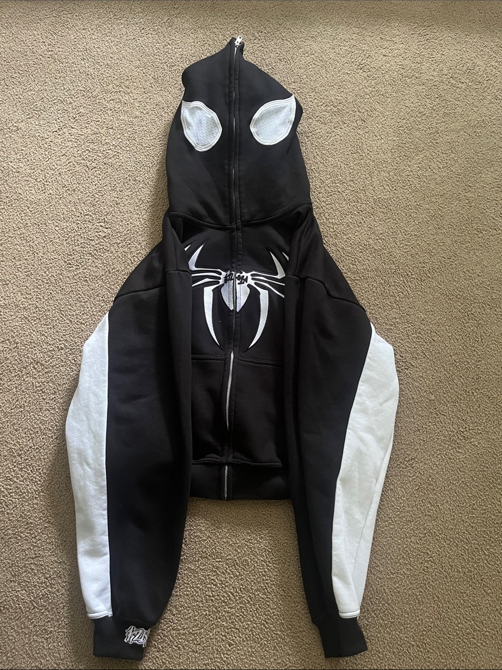 Kuma World Symbiote Hoodie. Size medium.